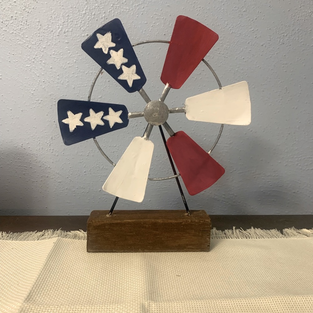 Patriotic windmill decor
